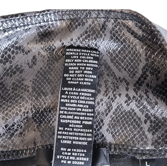 7 For All Mankind Python Snake Skin Vegan Faux Leather Leggings Pants Grey Brown - Picture 3 of 5